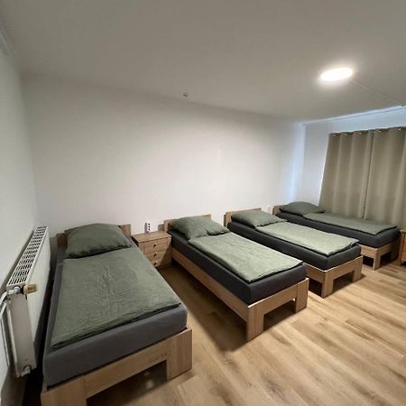 Messe Und Monteurzimmer Sehnde Eksteriør billede