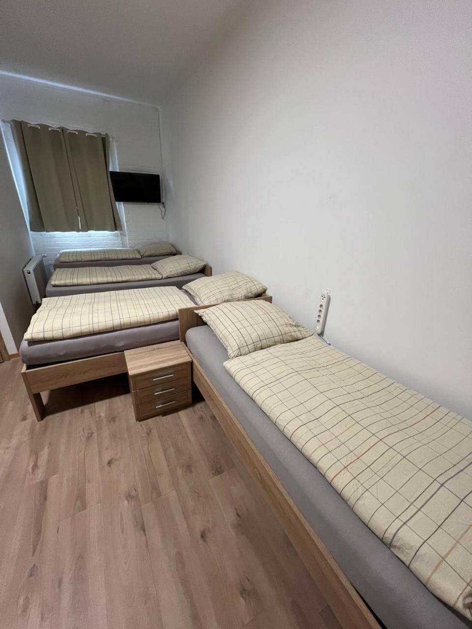 Messe Und Monteurzimmer Sehnde Eksteriør billede