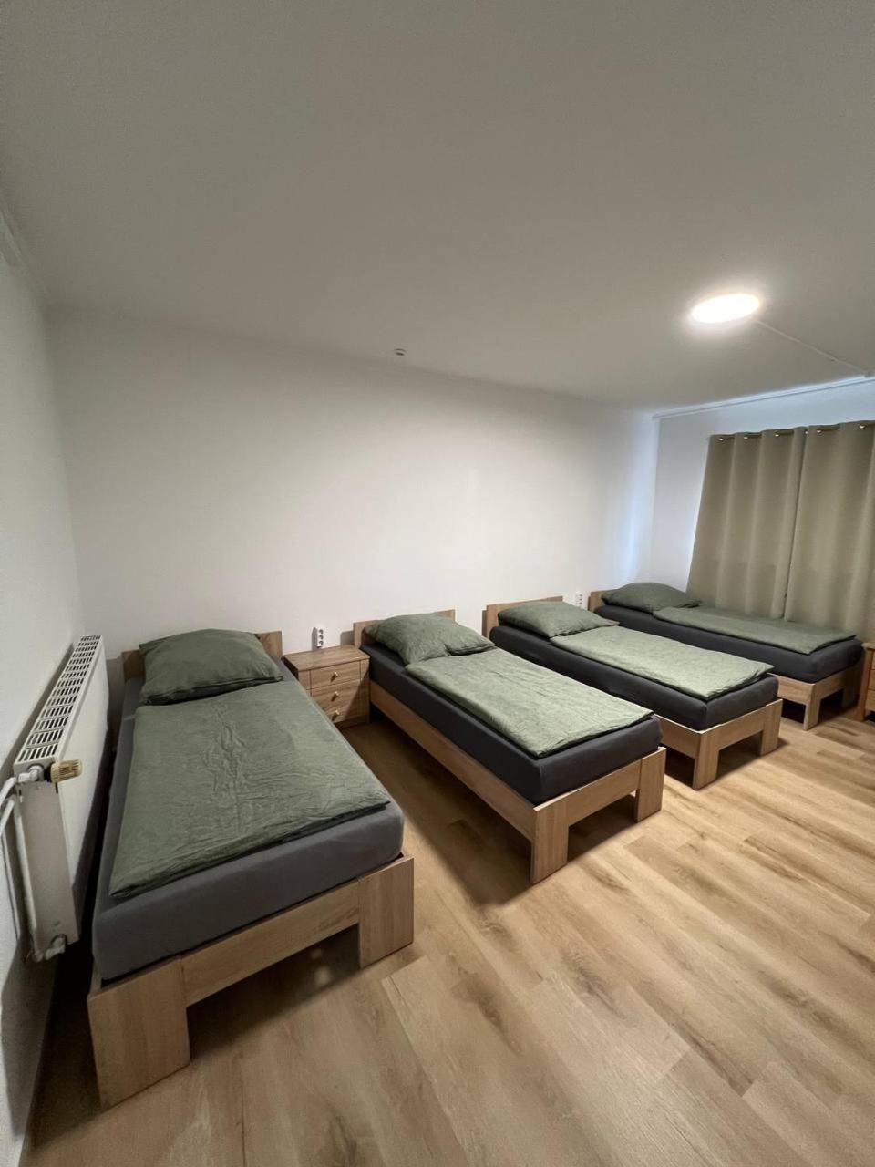 Messe Und Monteurzimmer Sehnde Eksteriør billede