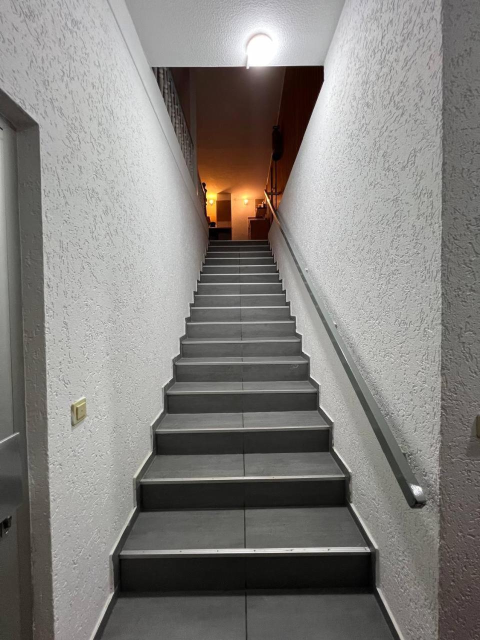 Messe Und Monteurzimmer Sehnde Eksteriør billede