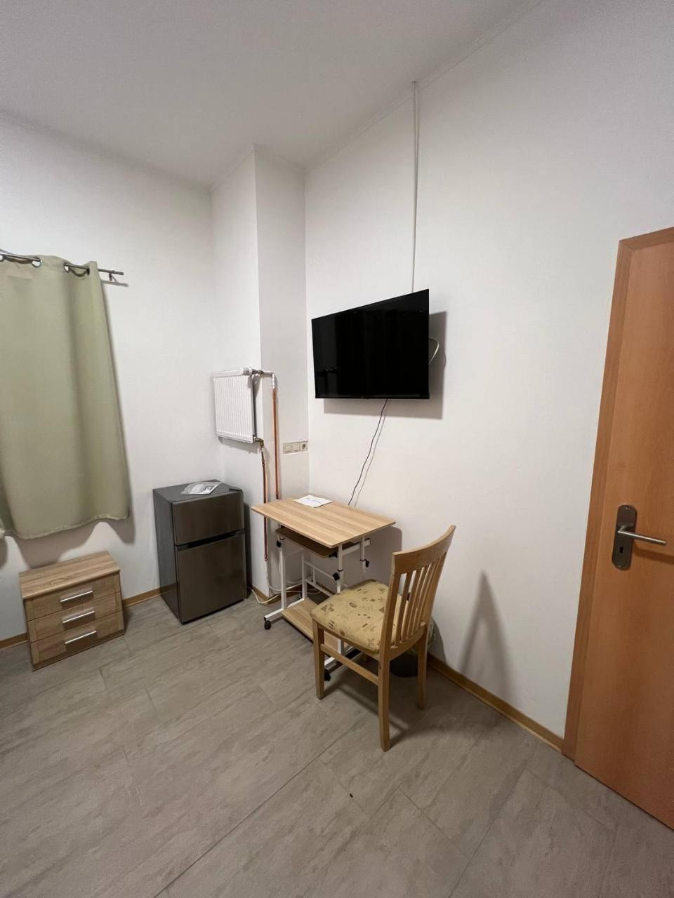 Messe Und Monteurzimmer Sehnde Eksteriør billede