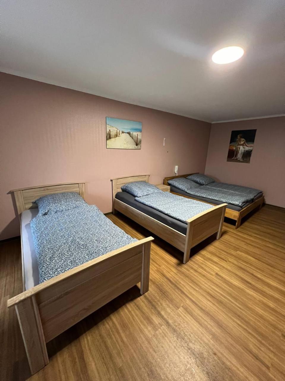 Messe Und Monteurzimmer Sehnde Eksteriør billede