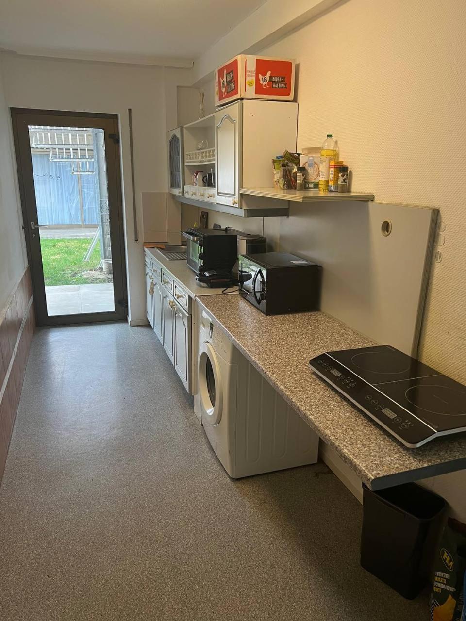 Messe Und Monteurzimmer Sehnde Eksteriør billede